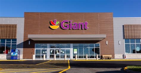 Looking for a neighborhood grocery store and pharmacy that offers quality products and services? Visit Giant Eagle and find a store near you. You can also explore weekly savings, online ordering, and more at gianteagle.com.